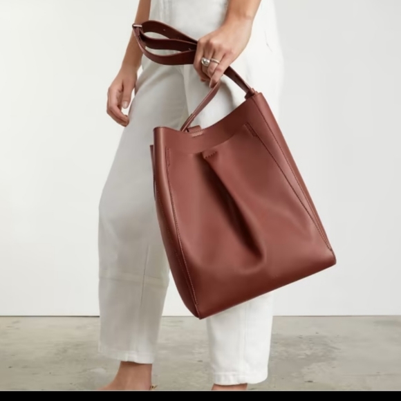 Everlane Handbags - NWOT Everlane | The Italian Leather Studio Bag | Cognac